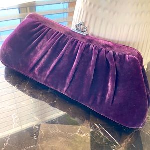 Lovely purple 💜 clutch w/ shoulder chain 💜